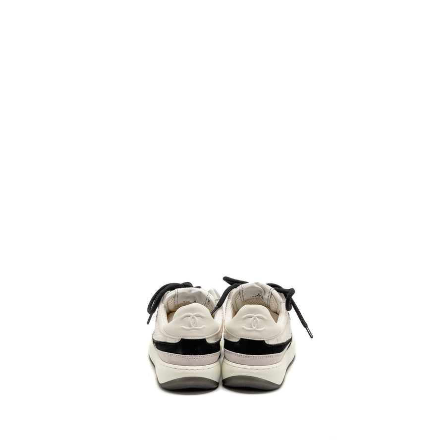 CHANEL CC SNEAKERS SUEDE/FABRIC/CALFSKIN WHITE/LIGHT GREY/BLACK