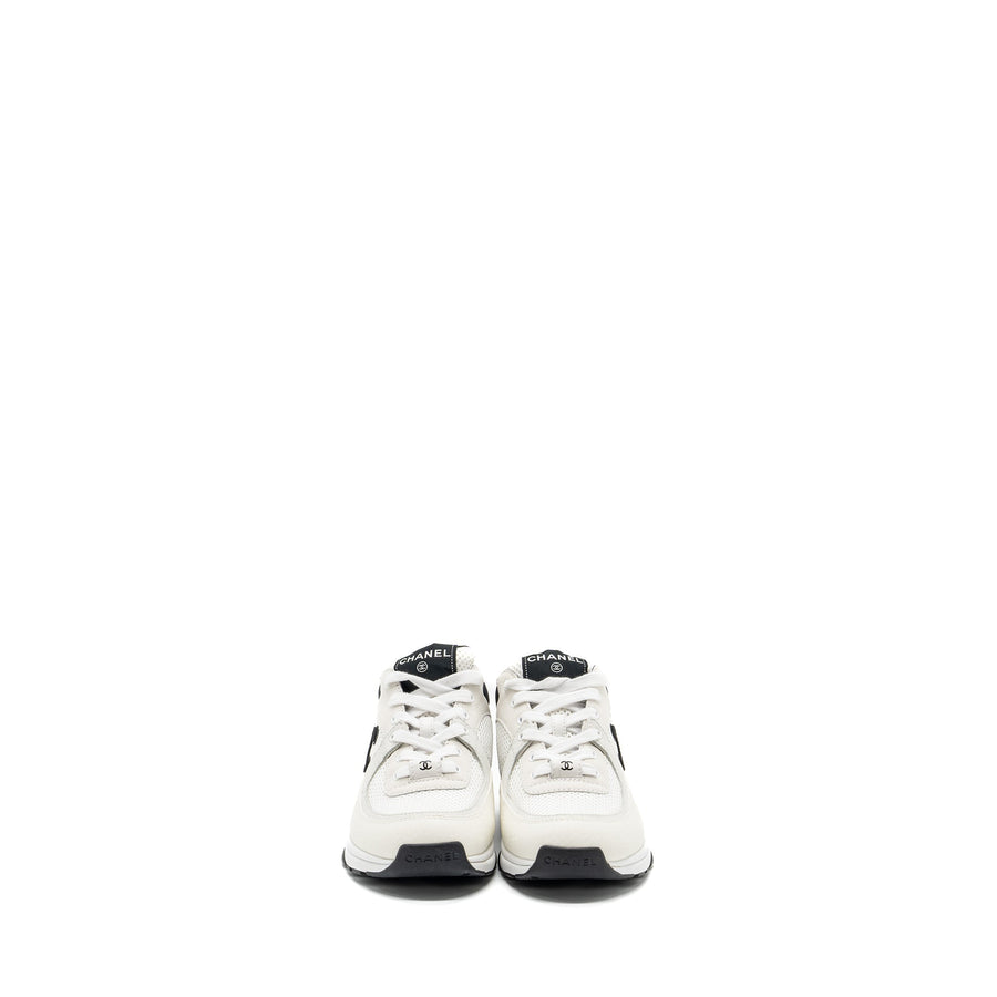 CHANEL CC LOGO TRAINER / SNEAKERS BLACK / WHITE