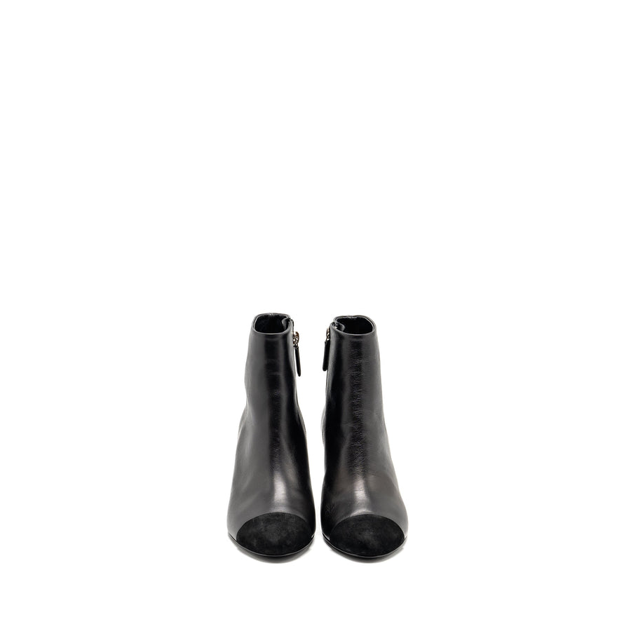 CHANEL INTERLOCKING BOOTS LETTER/PEARL LEATHER BLACK