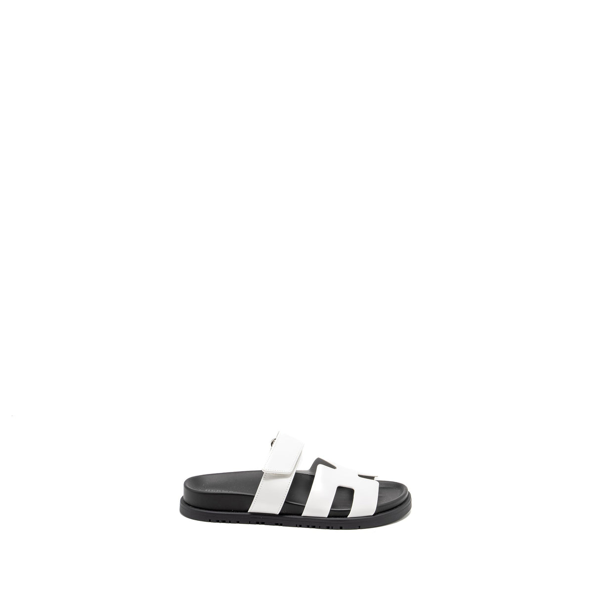 HERMES CHYPRE SANDALS CALFSKIN WHITE / BLACK