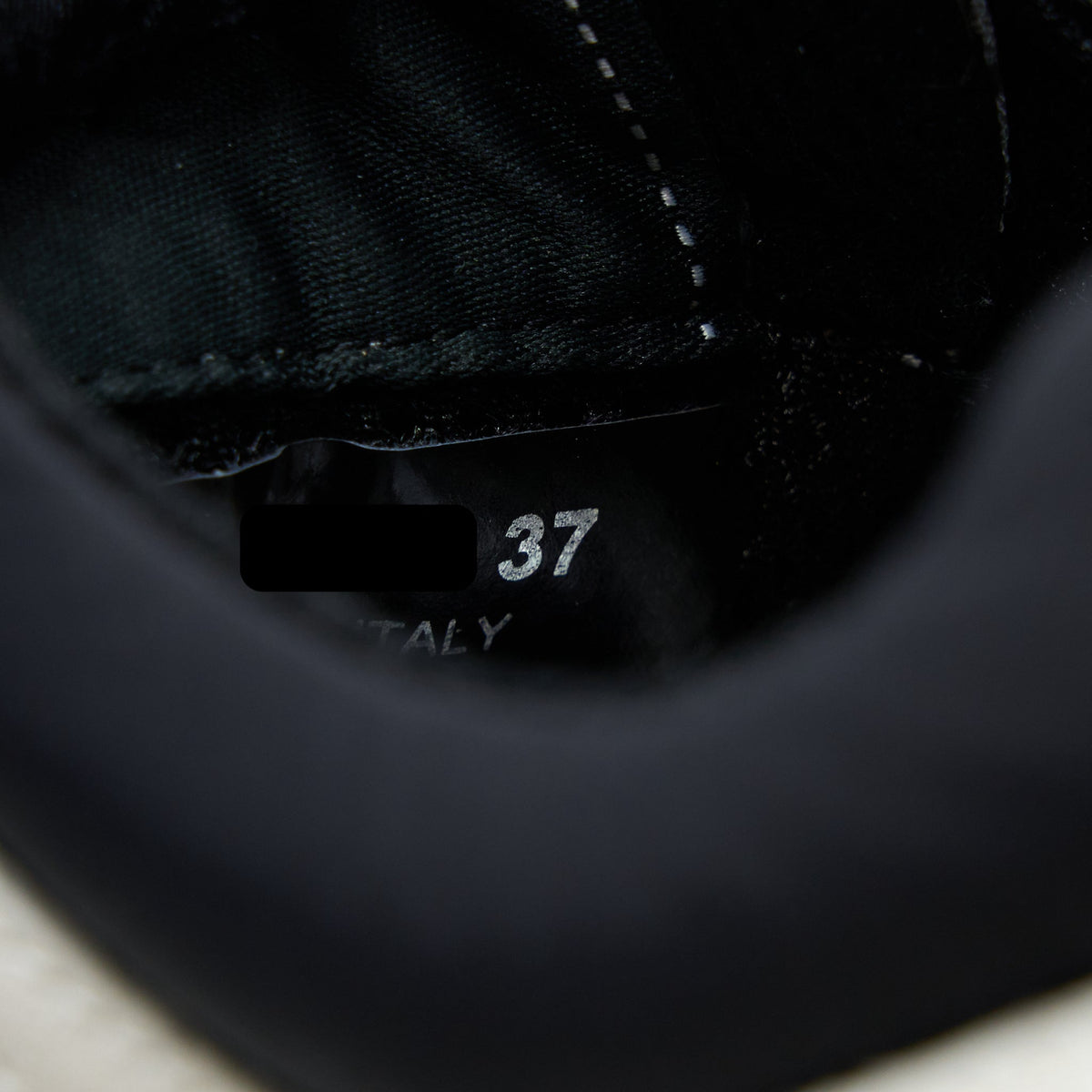 CHANEL CC LOGO SNEAKER CALFSKIN/SUEDE BLACK/WHITE