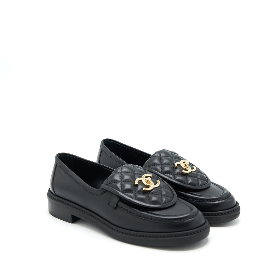 CHANEL 22S QUILTED CC LOGO LOAFER BLACK LGHW