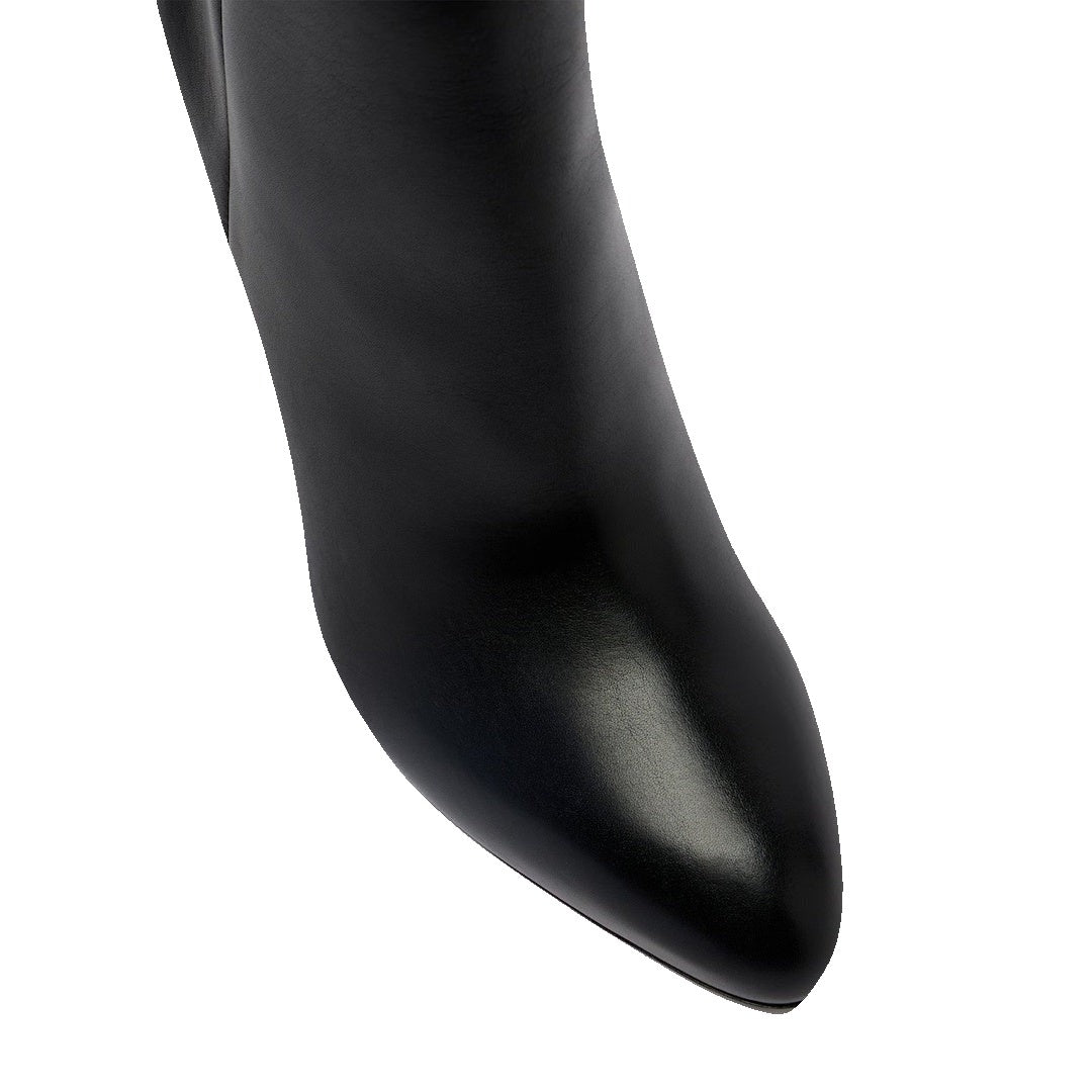 CHRISTIAN LOUBOUTIN FANNYLOVE BOOTY BLACK