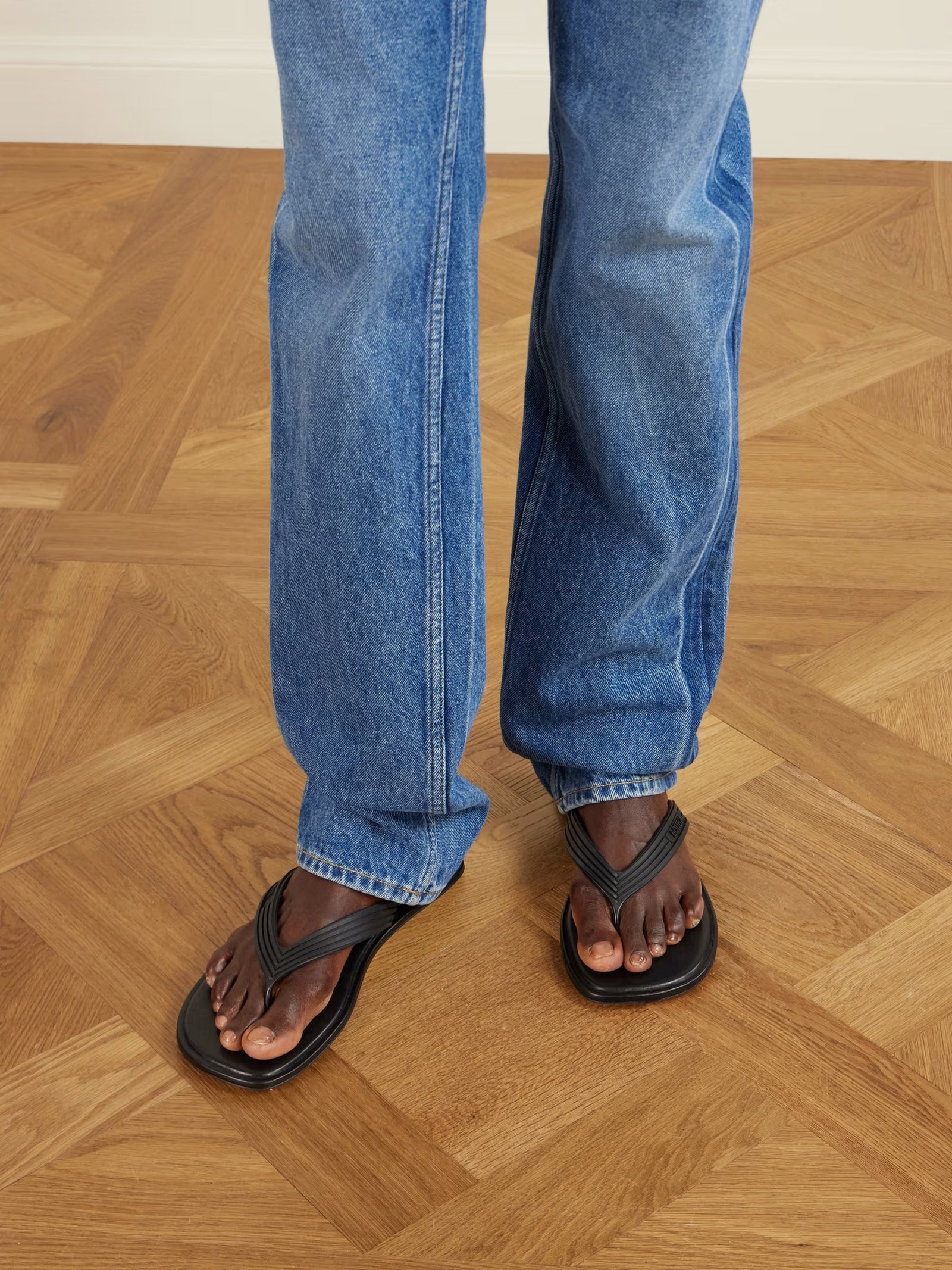 Bottega Veneta Sampieri Flat Thong Rubber Flip Flops Black